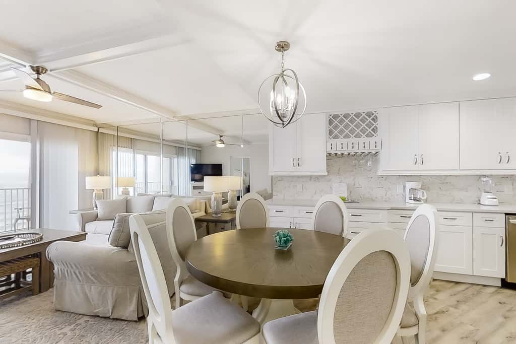 Magnificent Sixth-floor Oceanfront Condo with pool, Tennis & Gym