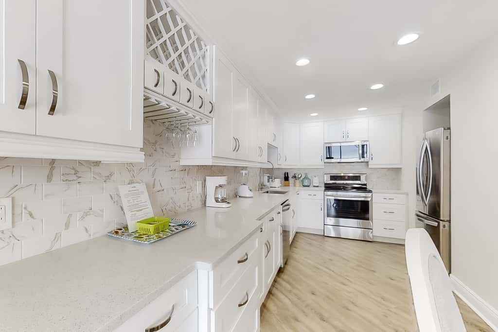 Magnificent Sixth-floor Oceanfront Condo with pool, Tennis & Gym