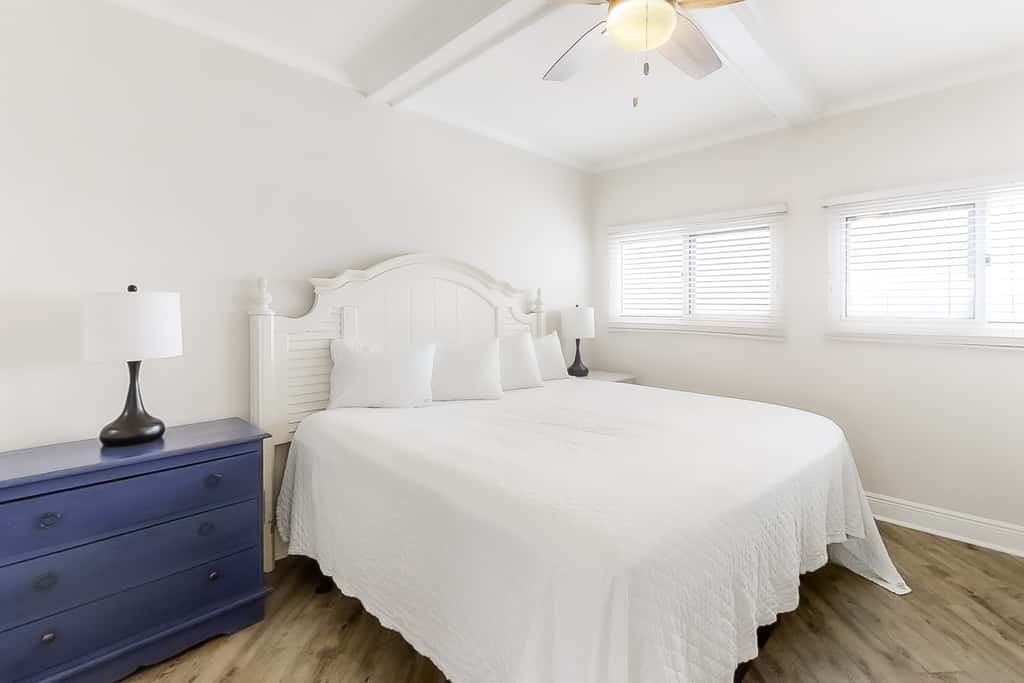 Magnificent Sixth-floor Oceanfront Condo with pool, Tennis & Gym