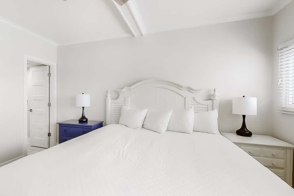 Magnificent Sixth-floor Oceanfront Condo with pool, Tennis & Gym