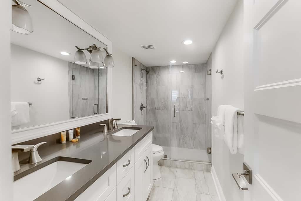Magnificent Sixth-floor Oceanfront Condo with pool, Tennis & Gym