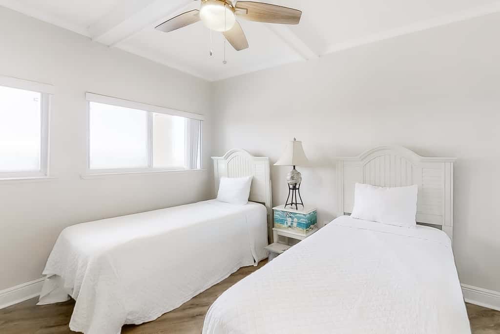 Magnificent Sixth-floor Oceanfront Condo with pool, Tennis & Gym