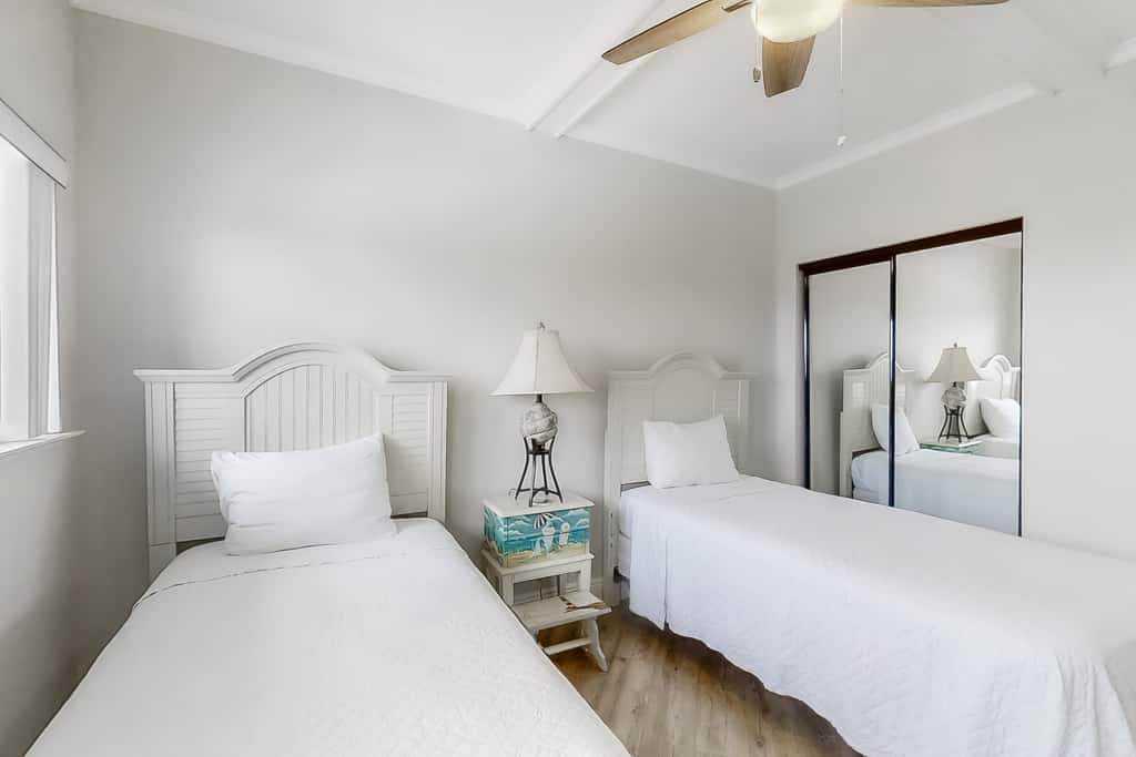 Magnificent Sixth-floor Oceanfront Condo with pool, Tennis & Gym