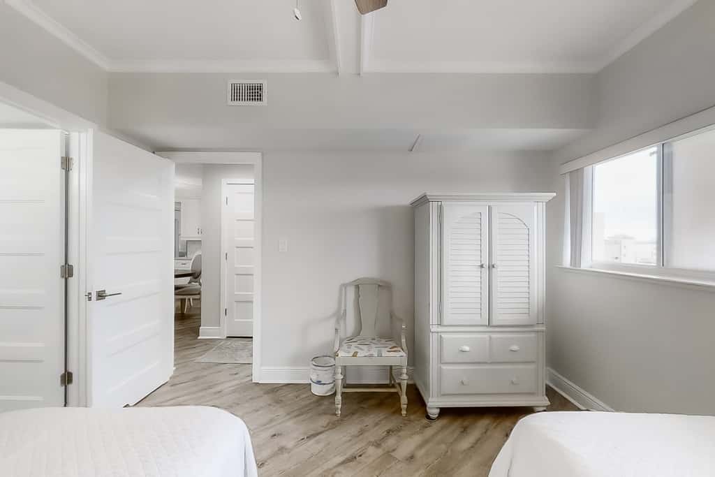 Magnificent Sixth-floor Oceanfront Condo with pool, Tennis & Gym