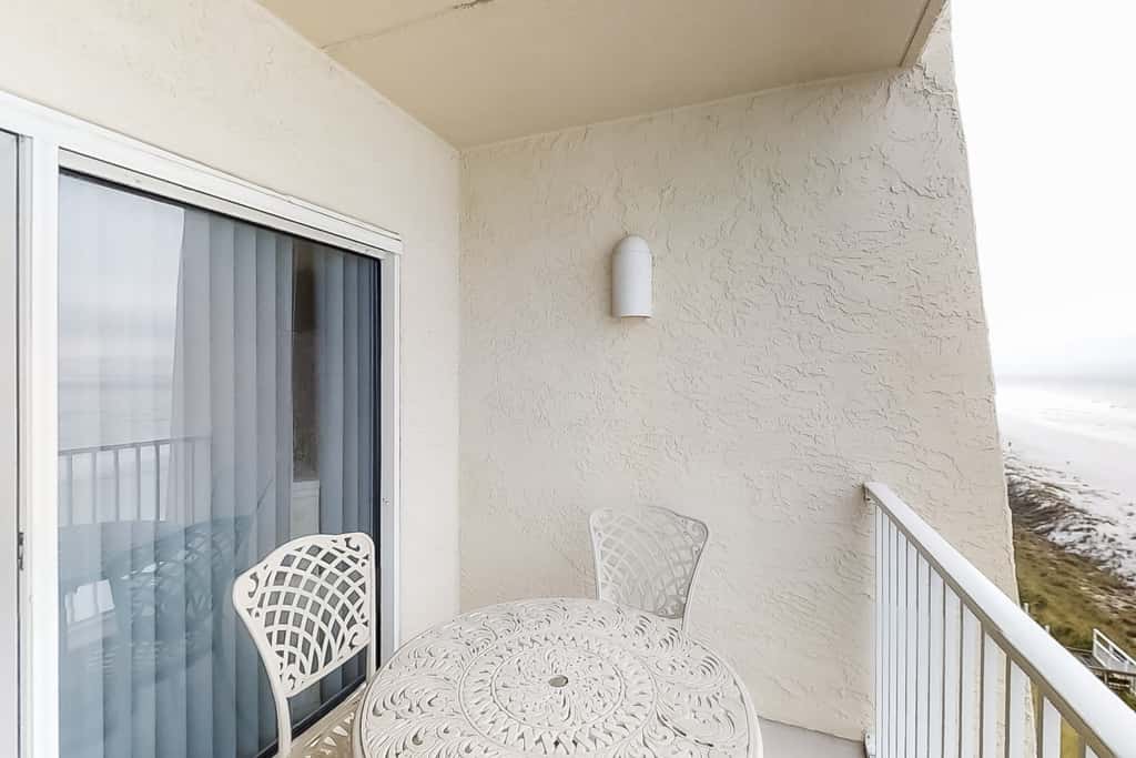 Magnificent Sixth-floor Oceanfront Condo with pool, Tennis & Gym
