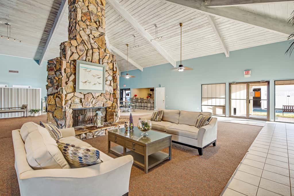 Magnificent Sixth-floor Oceanfront Condo with pool, Tennis & Gym