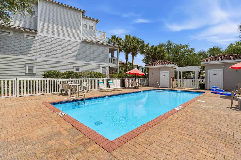 Destin Mojo