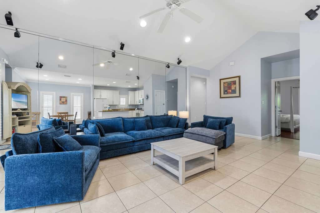 Destin Mojo