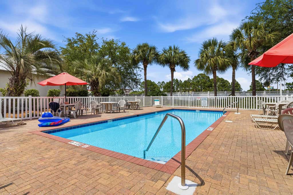 Destin Mojo