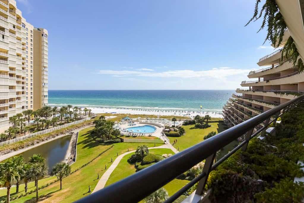 Gulf-front condo with HD flat-screen televisions Tiki bar & Sky bar on-site