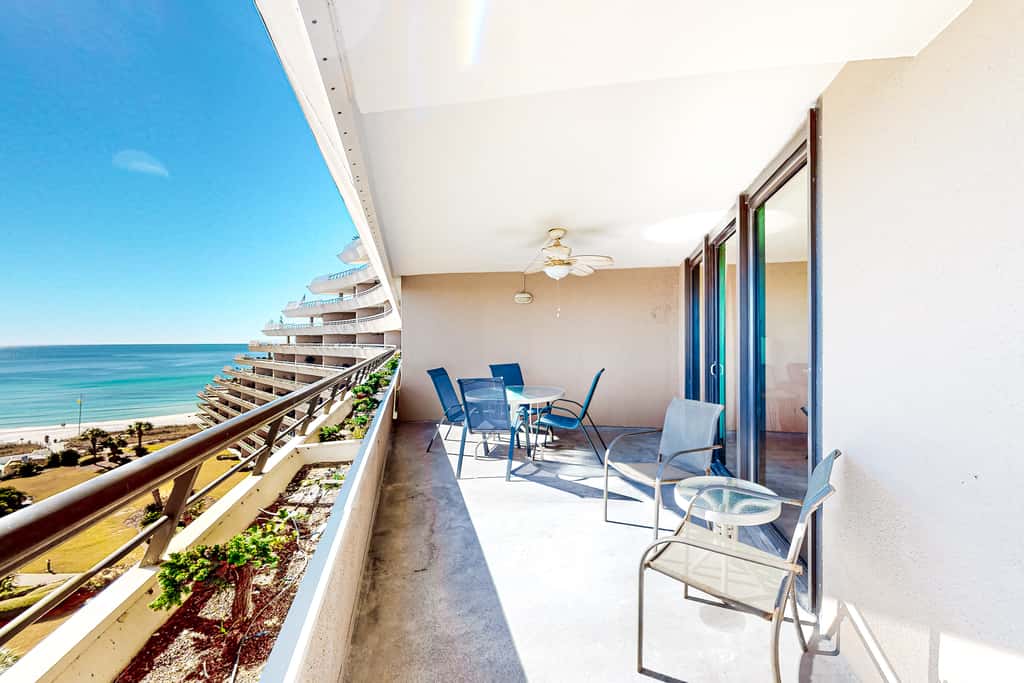 Gulf-front condo with HD flat-screen televisions Tiki bar & Sky bar on-site