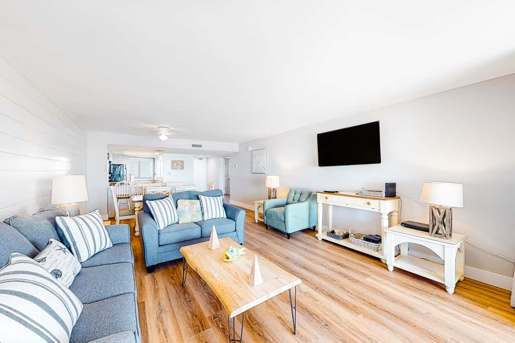 Gulf-front condo with HD flat-screen televisions Tiki bar & Sky bar on-site