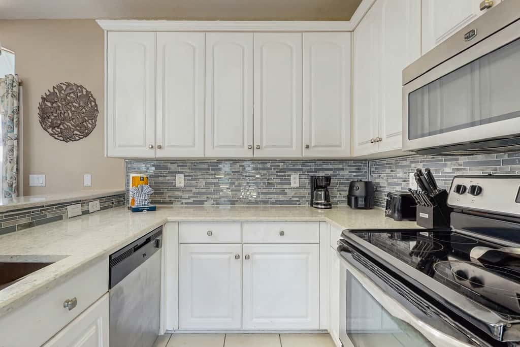 Exceptional private home pet friendly with private patio and shared pool