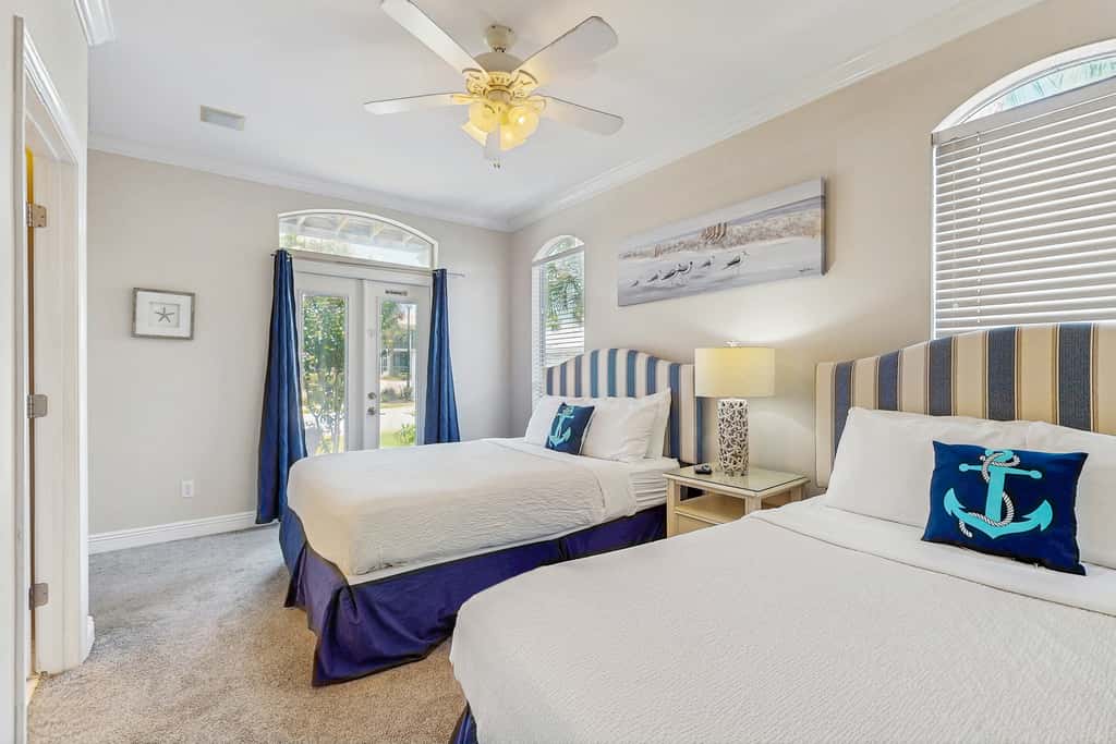 Exceptional private home pet friendly with private patio and shared pool
