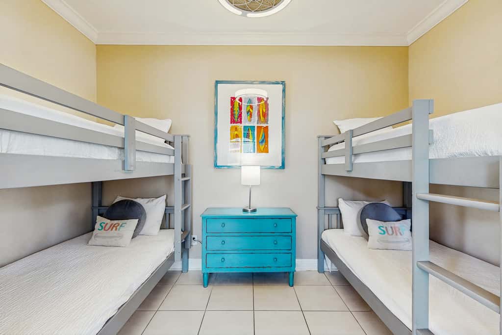Exceptional private home pet friendly with private patio and shared pool