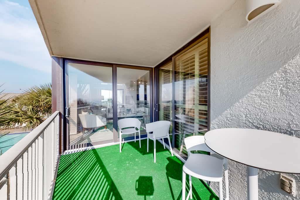 Ocean-view condo with pools & hot tub, balcony, central AC, W&D