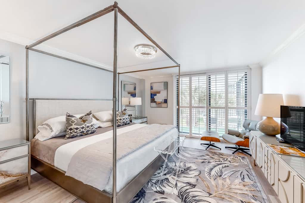 Ocean-view condo with pools & hot tub, balcony, central AC, W&D