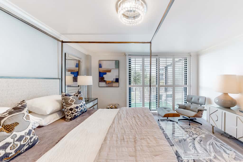 Ocean-view condo with pools & hot tub, balcony, central AC, W&D