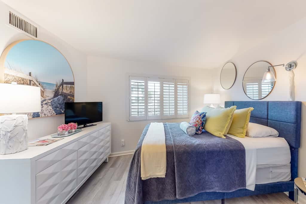 Ocean-view condo with pools & hot tub, balcony, central AC, W&D