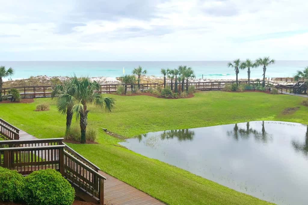 Ocean-view condo with pools & hot tub, balcony, central AC, W&D