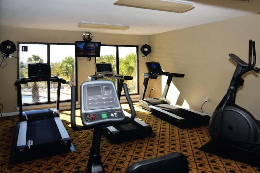 Ocean-view condo with pools & hot tub, balcony, central AC, W&D