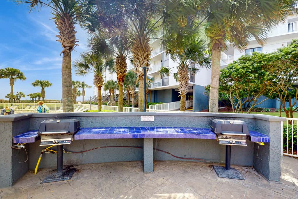Gulf-front condo with pool, hot tub & included beach service