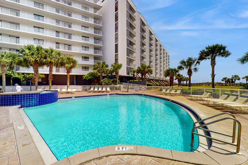 Gulf-front condo with pool, hot tub & included beach service