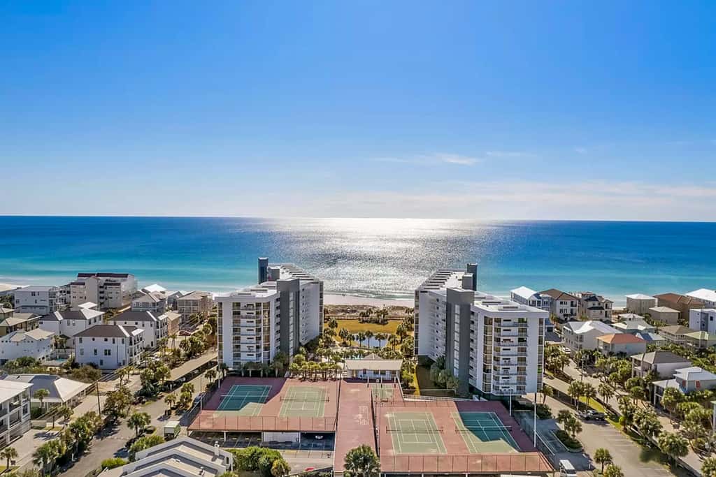 Gulf-front condo with pool, hot tub & included beach service
