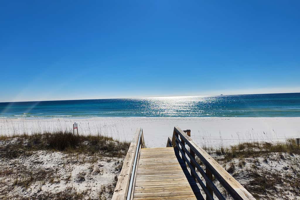 Gulf-front condo with pool, hot tub & included beach service
