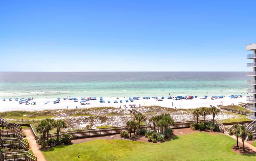 Gulf-front condo with pool, hot tub & included beach service