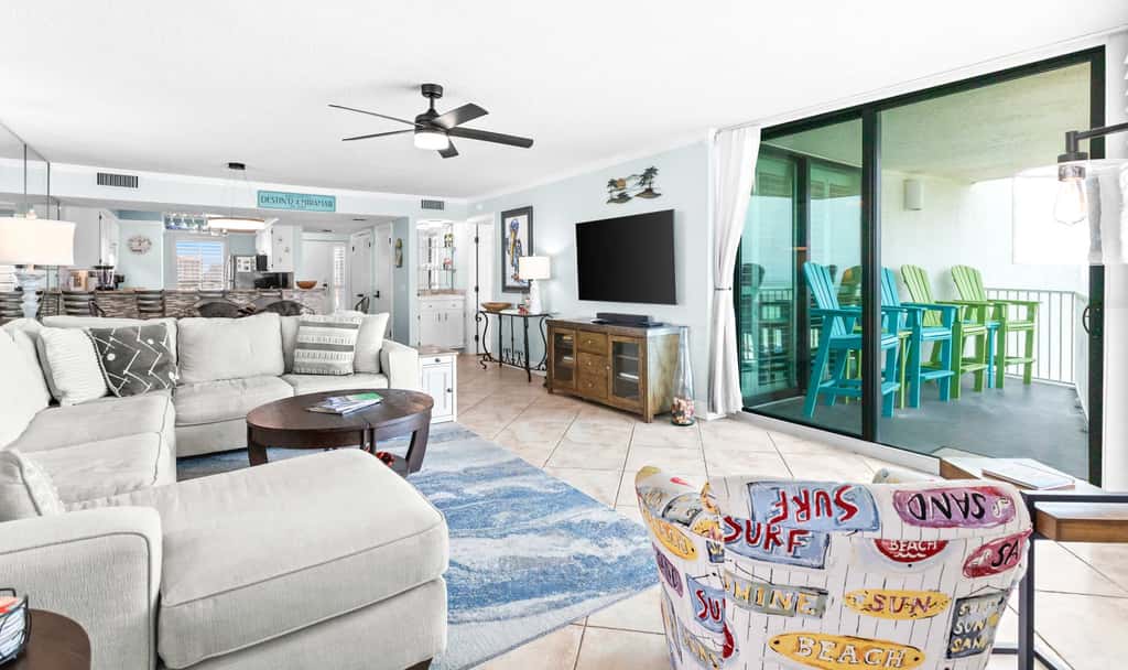 Gulf-front condo with pool, hot tub & included beach service