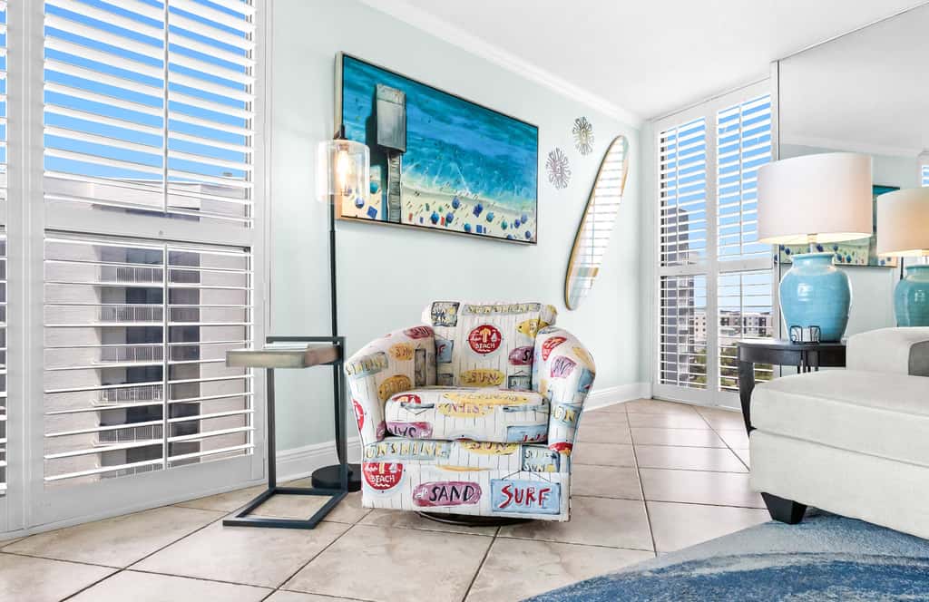 Gulf-front condo with pool, hot tub & included beach service
