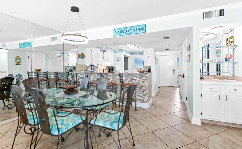 Gulf-front condo with pool, hot tub & included beach service
