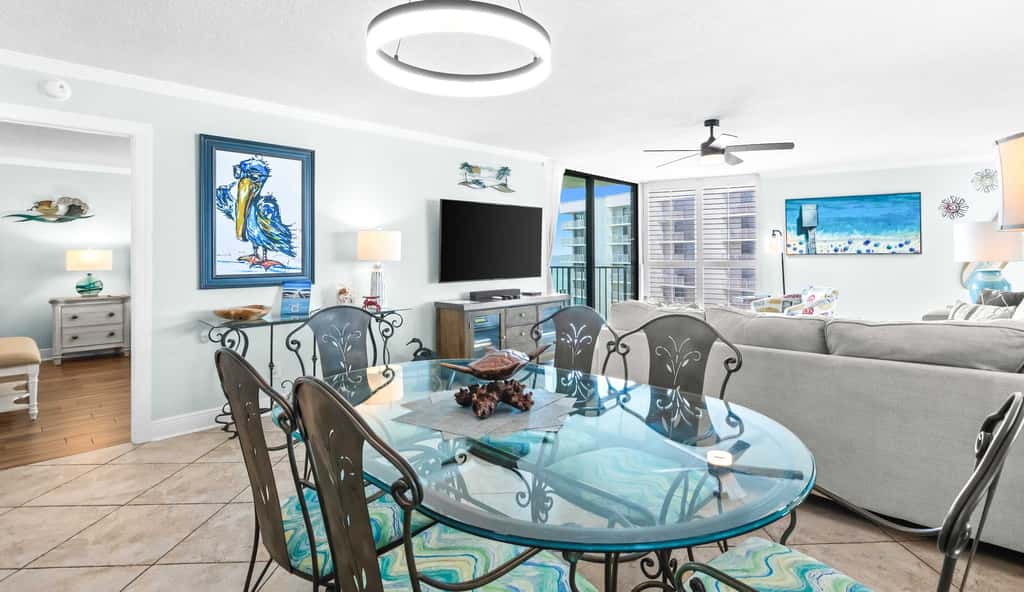 Gulf-front condo with pool, hot tub & included beach service