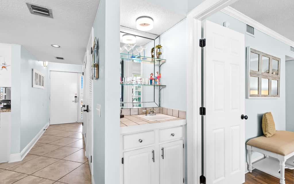 Gulf-front condo with pool, hot tub & included beach service