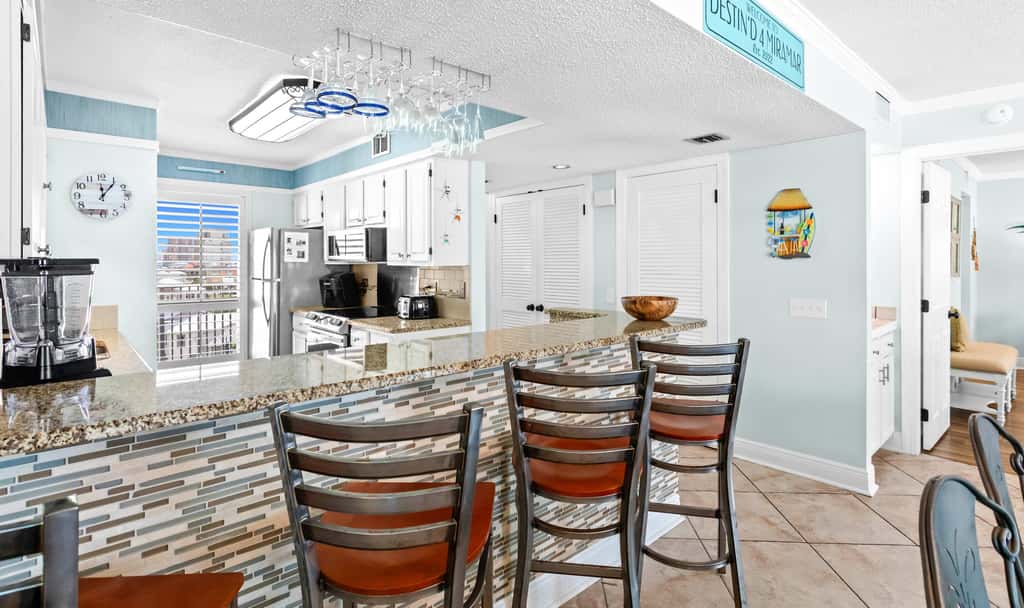 Gulf-front condo with pool, hot tub & included beach service