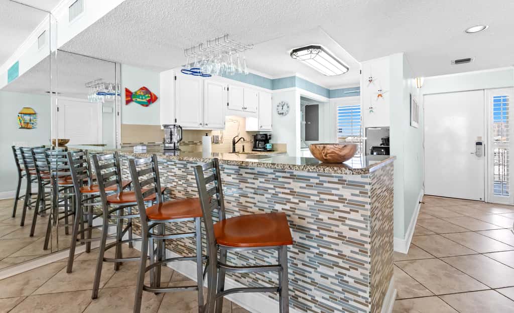 Gulf-front condo with pool, hot tub & included beach service