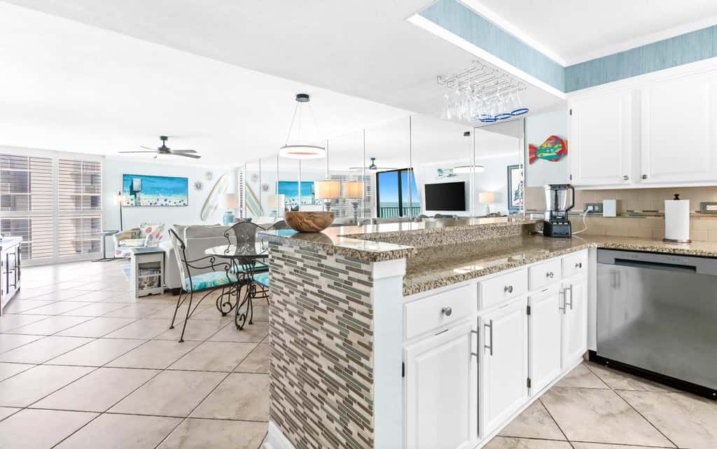 Gulf-front condo with pool, hot tub & included beach service