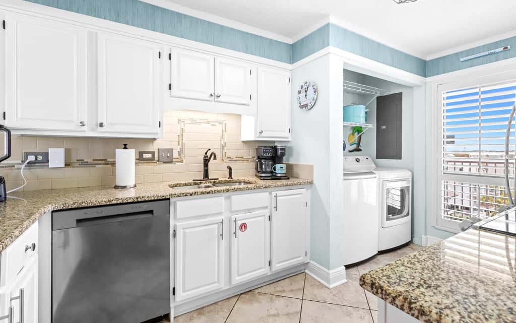 Gulf-front condo with pool, hot tub & included beach service