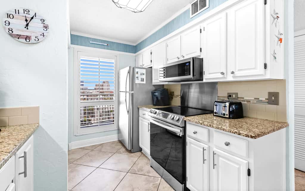 Gulf-front condo with pool, hot tub & included beach service