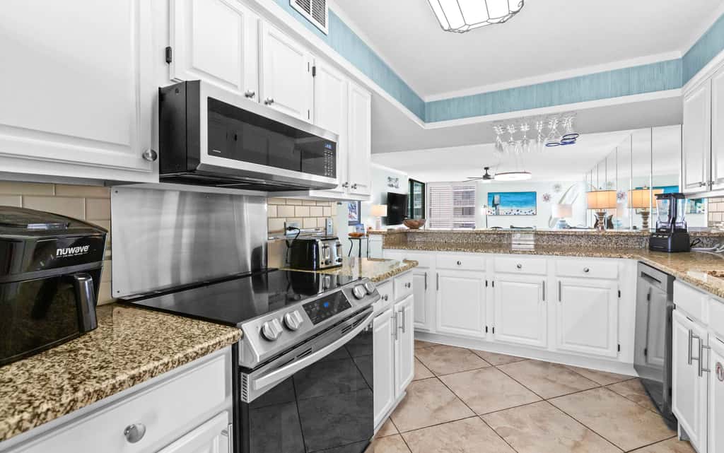 Gulf-front condo with pool, hot tub & included beach service