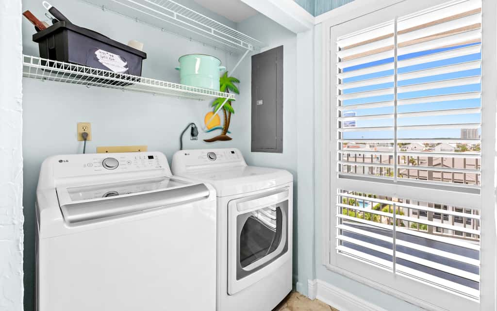 Gulf-front condo with pool, hot tub & included beach service