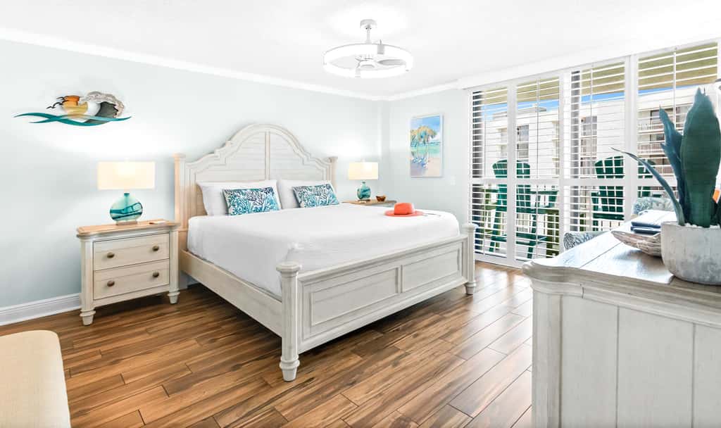 Gulf-front condo with pool, hot tub & included beach service