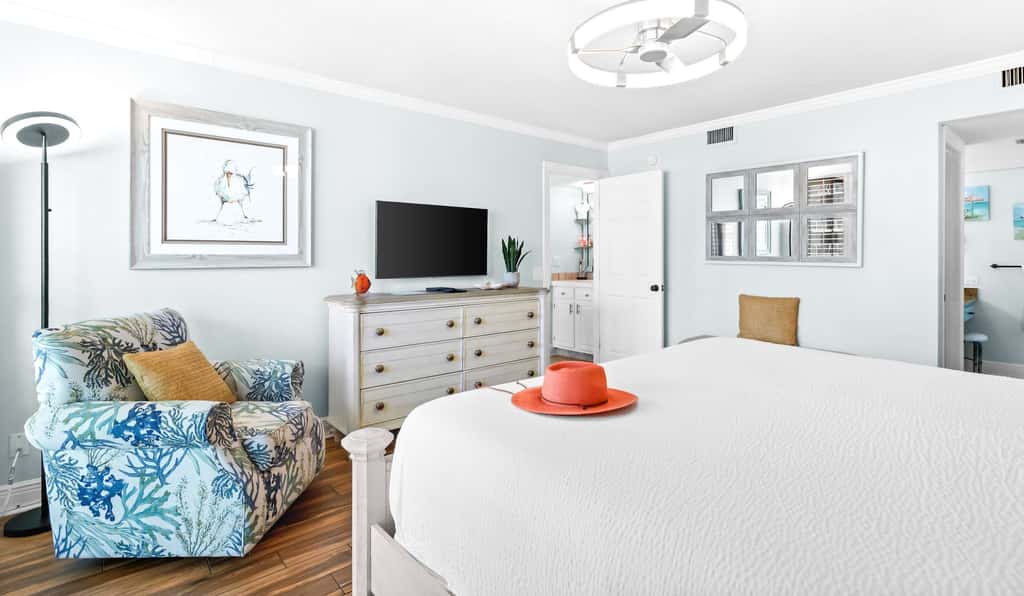 Gulf-front condo with pool, hot tub & included beach service