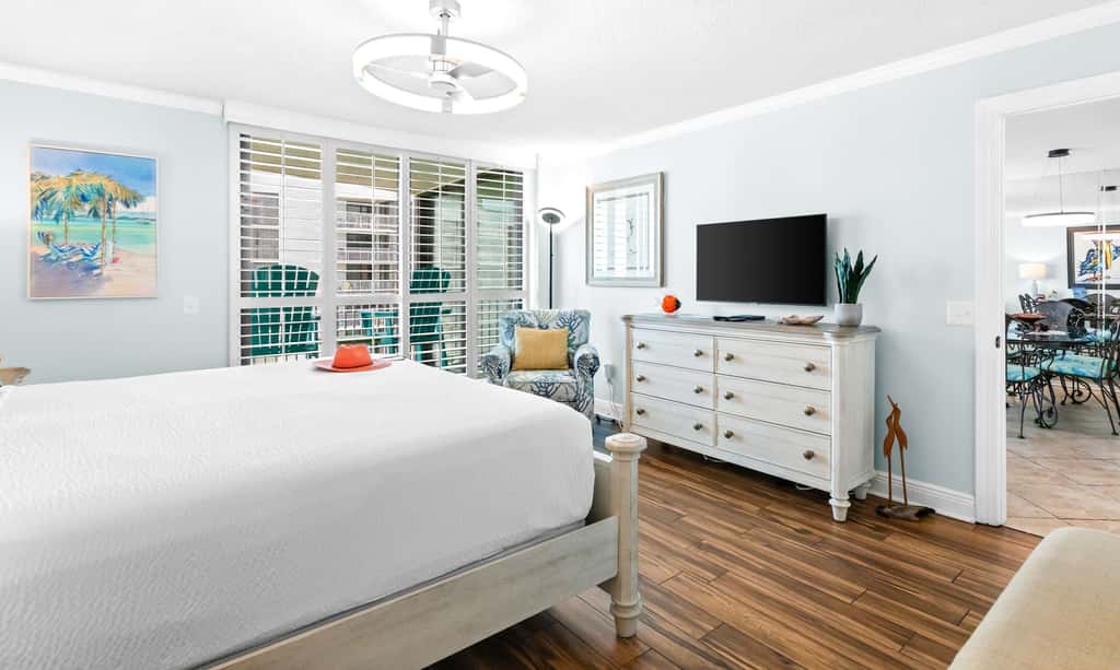 Gulf-front condo with pool, hot tub & included beach service