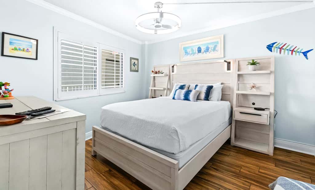 Gulf-front condo with pool, hot tub & included beach service