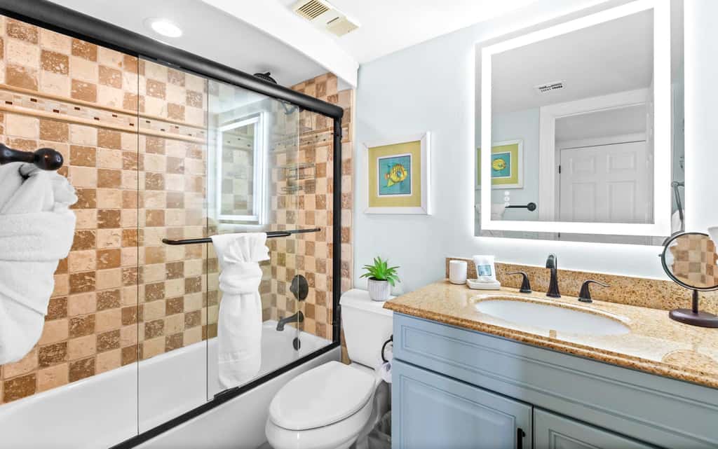 Gulf-front condo with pool, hot tub & included beach service
