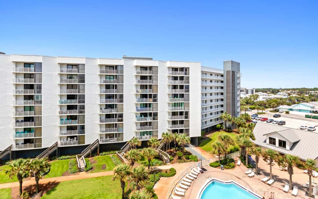 Gulf-front condo with pool, hot tub & included beach service