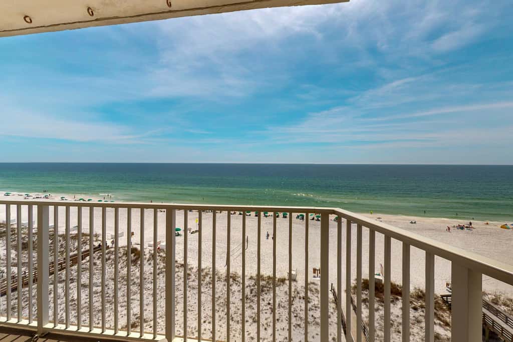 6th-floor coastal, bright condo - beach service included, steps to restaurants