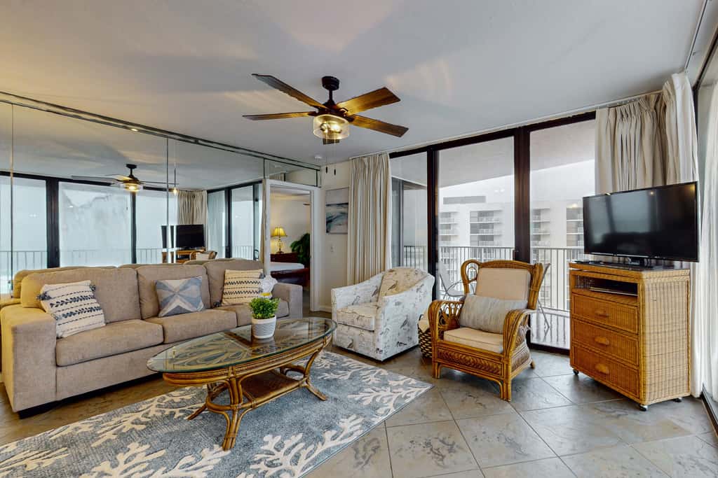 6th-floor coastal, bright condo - beach service included, steps to restaurants